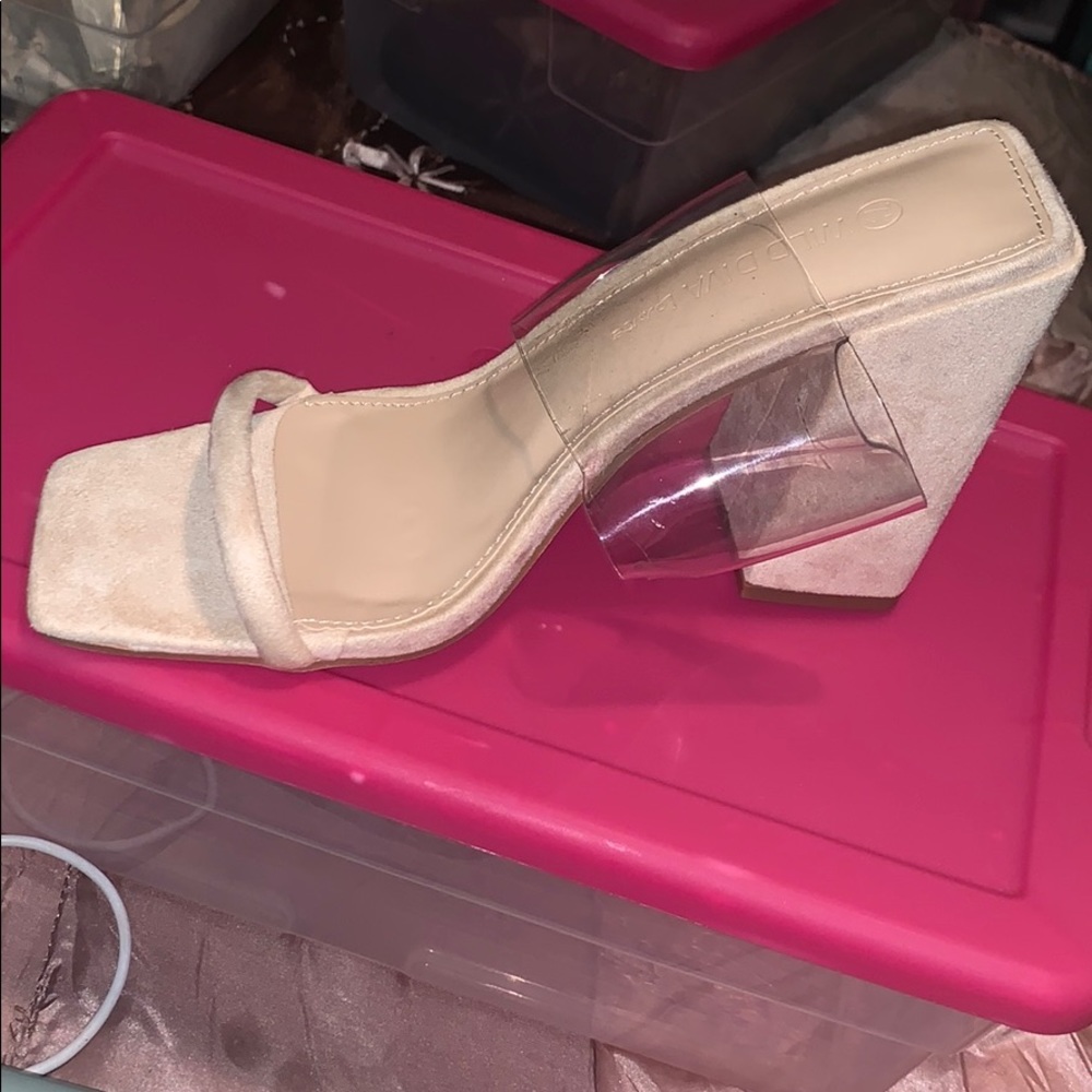 Brand new nude heel